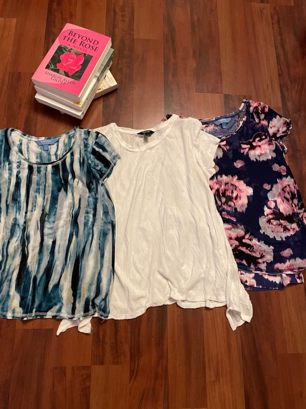 Vera Wang 3 Summer Tees:BlueTiedye, White Soft Sharkbite, Black Roses S